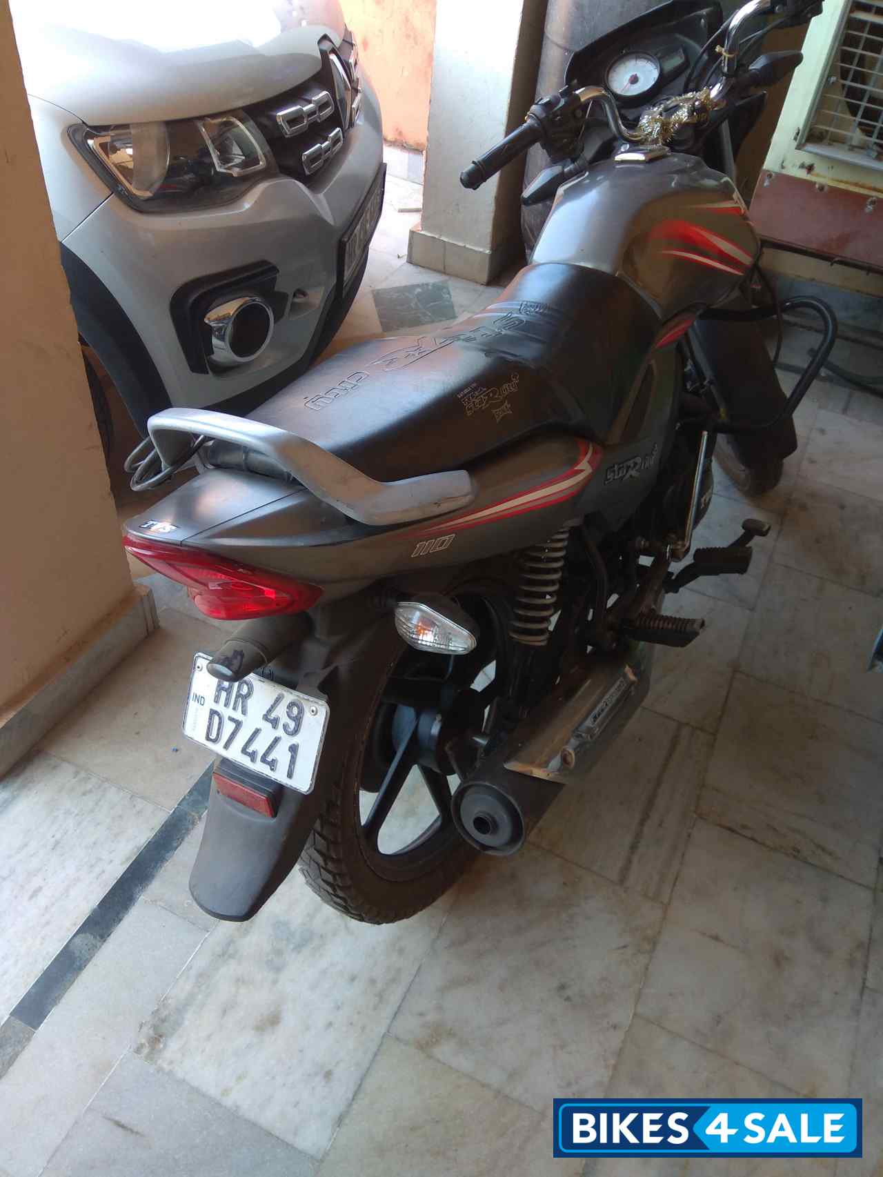 Silver TVS Star City 110