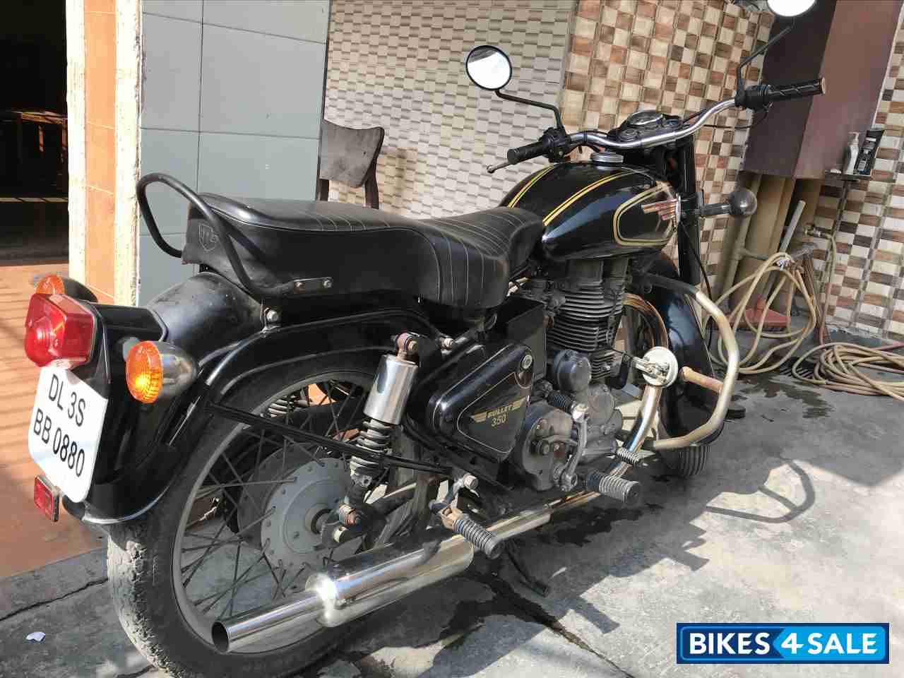 Black Royal Enfield Bullet Standard 350