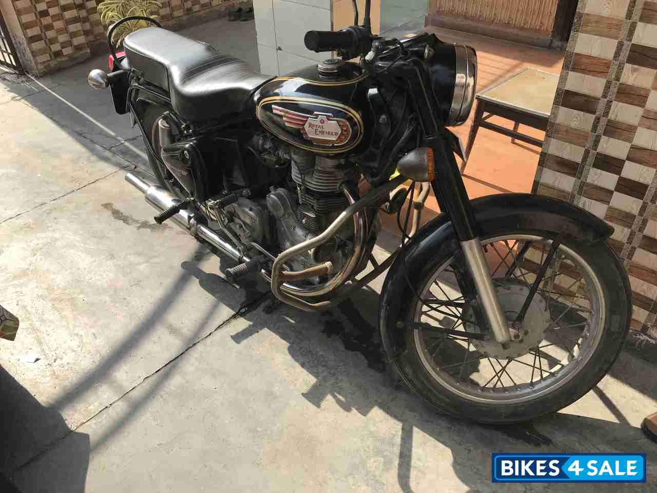 Black Royal Enfield Bullet Standard 350