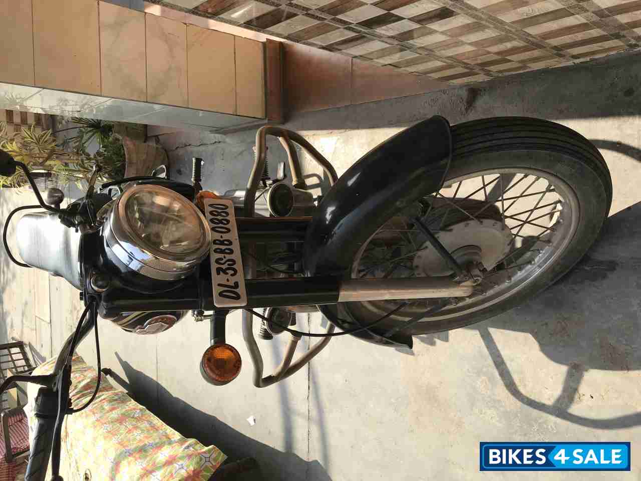 Black Royal Enfield Bullet Standard 350