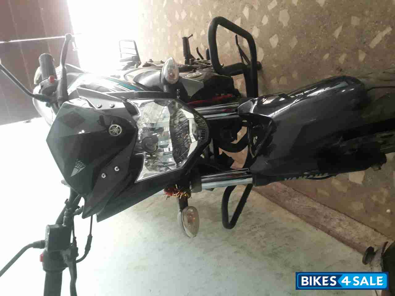 Black Yamaha FZ-S FI V2