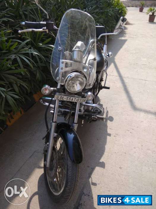 Black Bajaj Avenger Cruise 220