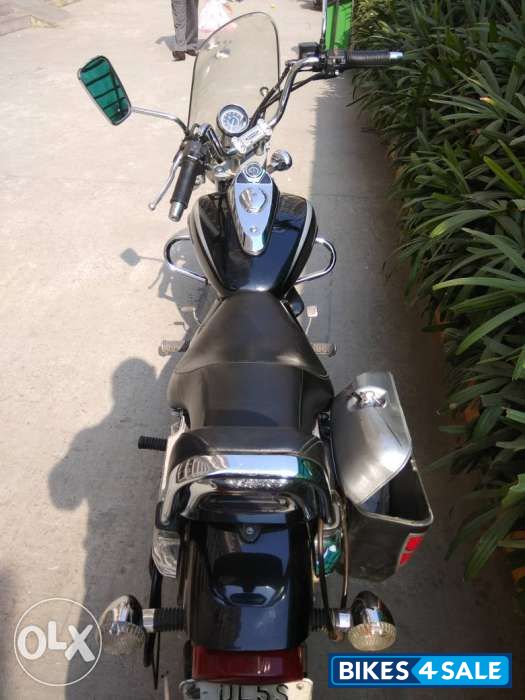 Black Bajaj Avenger Cruise 220