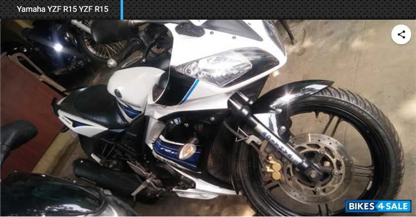 White Yamaha YZF R15