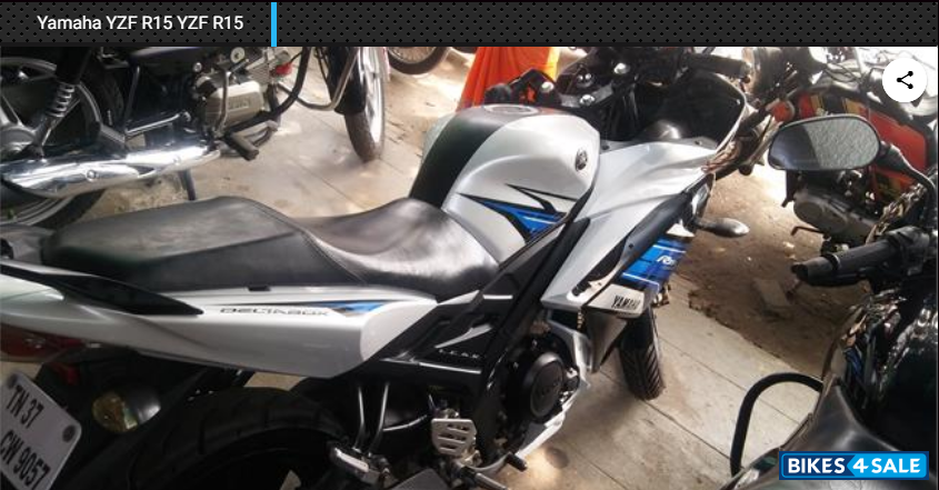 White Yamaha YZF R15