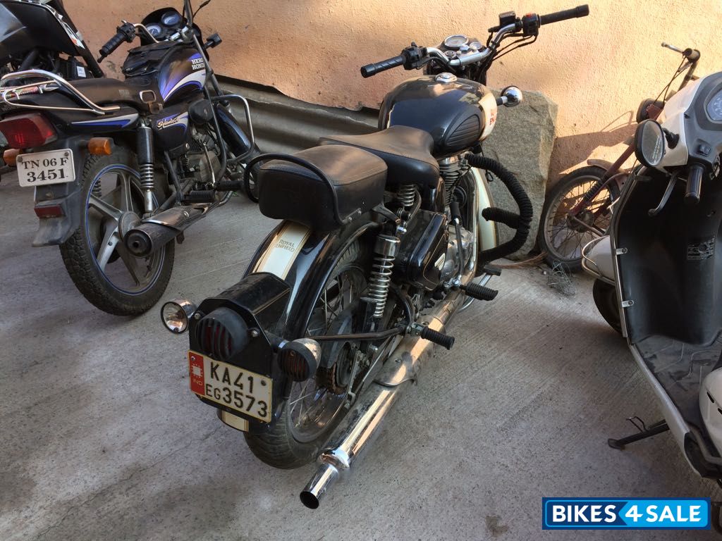 Black Royal Enfield Classic 500