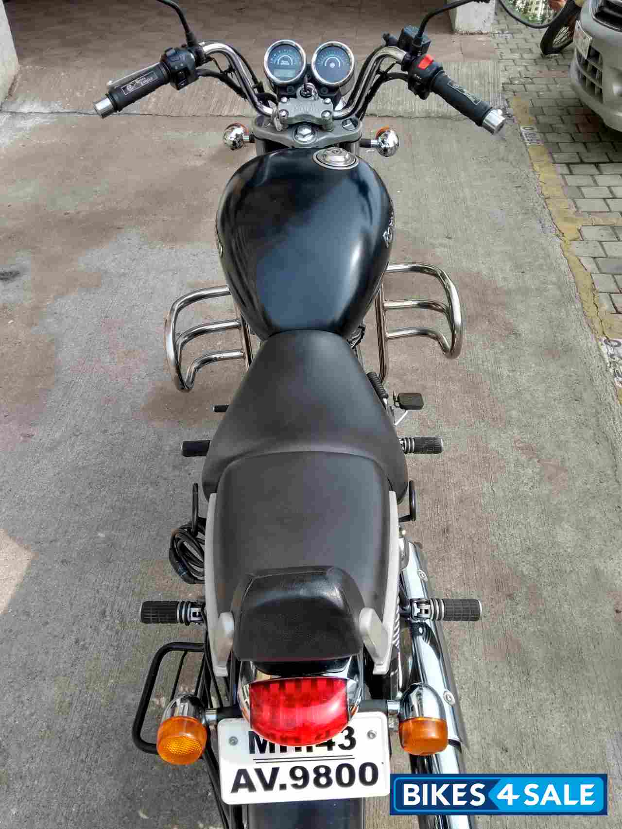 Stone Black Royal Enfield Thunderbird 350 Stone Black Royal Enfield Thunderbird 350