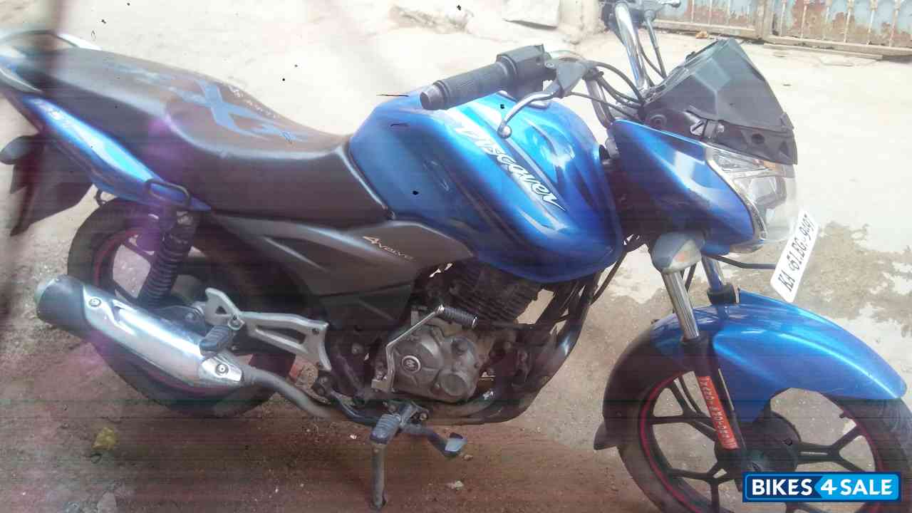 B Blue Bajaj Discover 125 ST