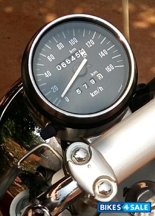 Red Bajaj Avenger 220 DTS-i