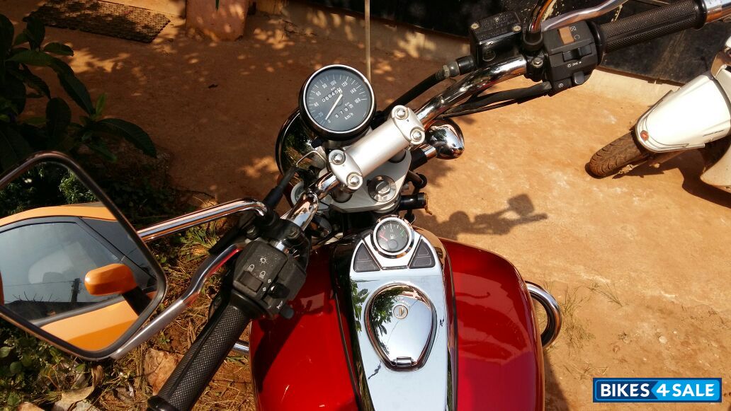 Red Bajaj Avenger 220 DTS-i Red Bajaj Avenger 220 DTS-i