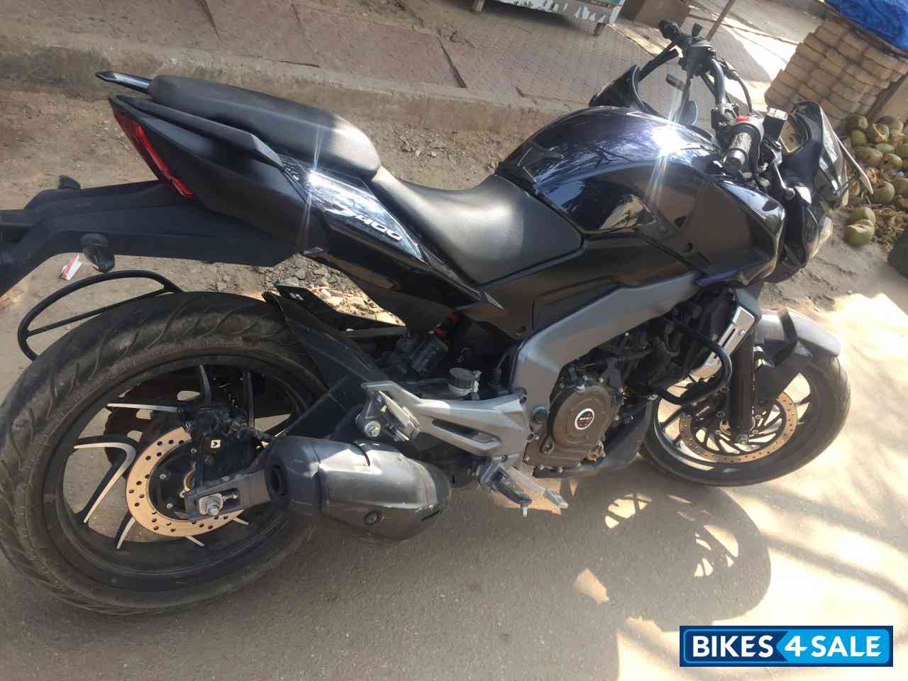 Dazzling Bule Bajaj Dominar 400
