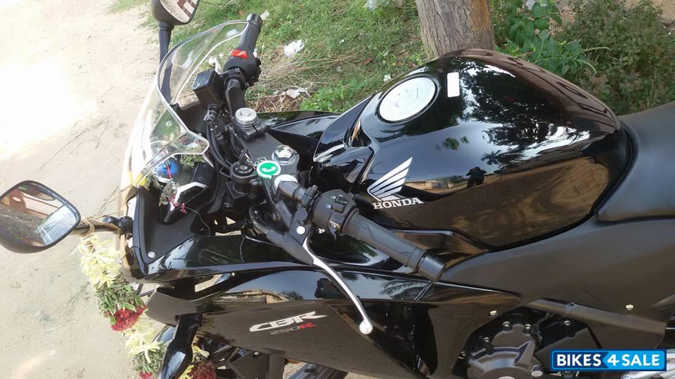 Full Black Honda CBR 250R