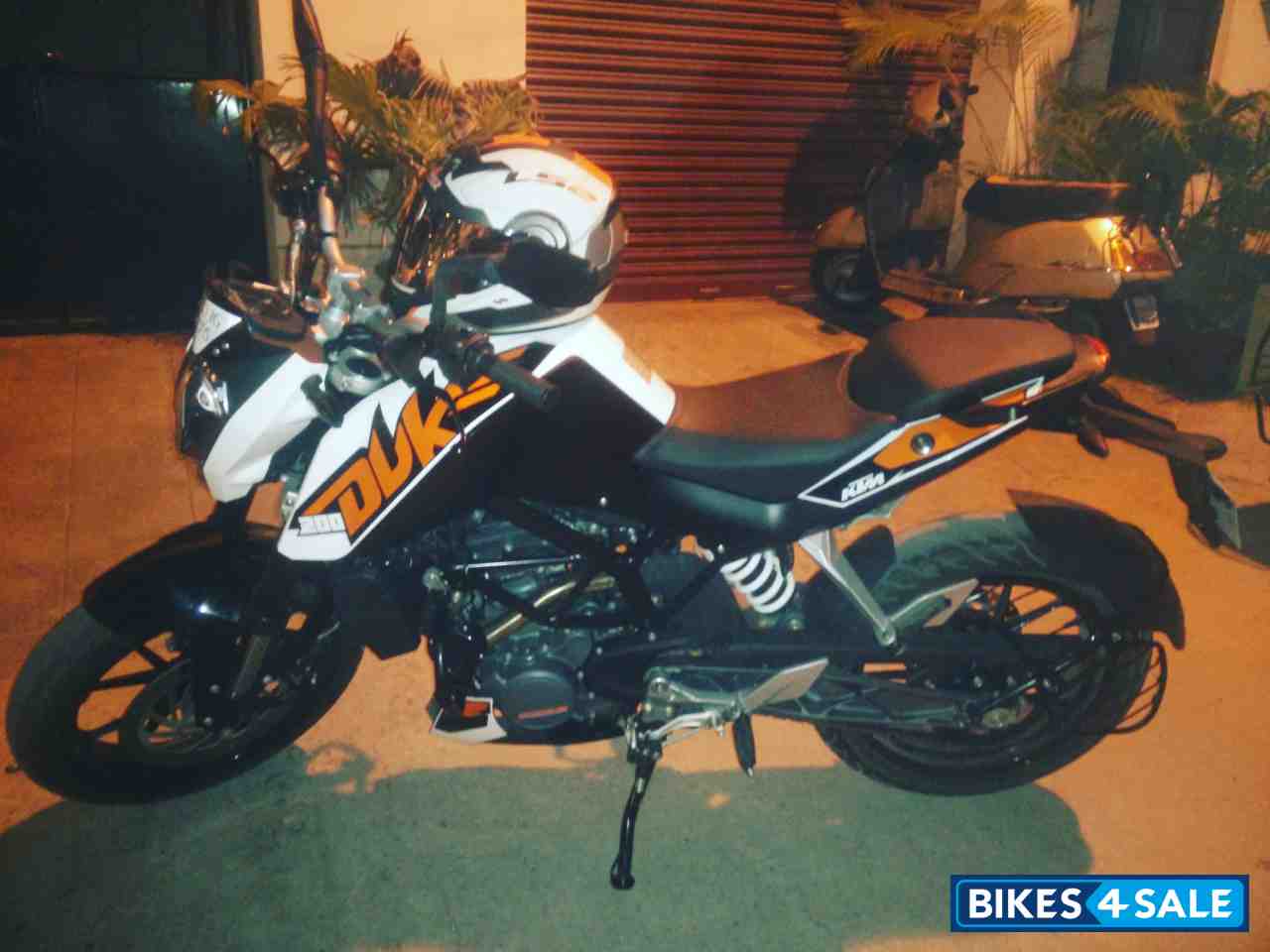 White KTM Duke 200