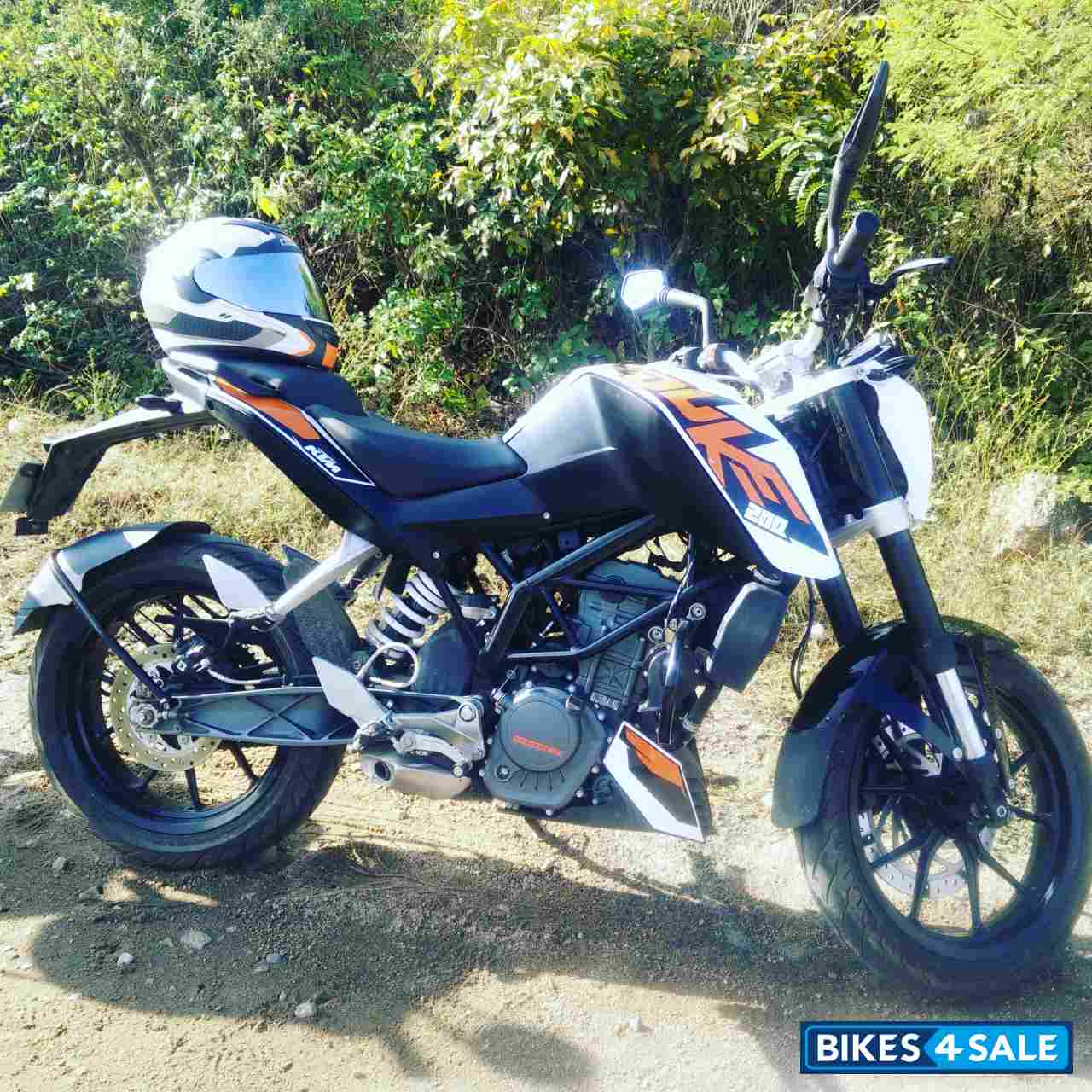 White KTM Duke 200