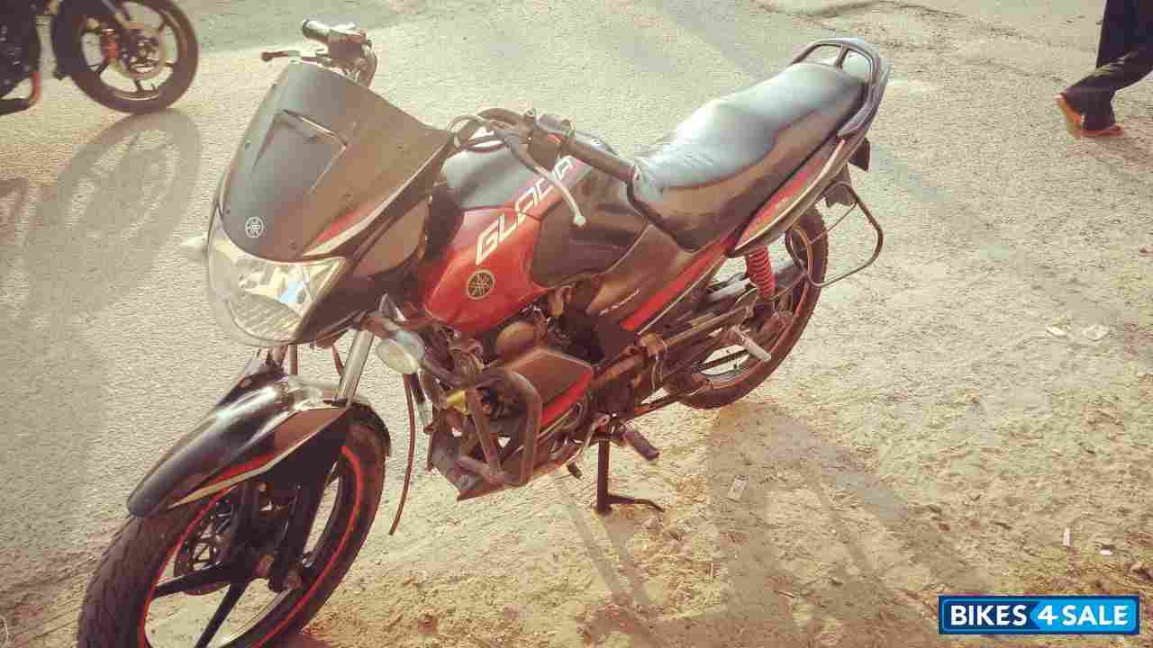 Black And Red. Yamaha Gladiator