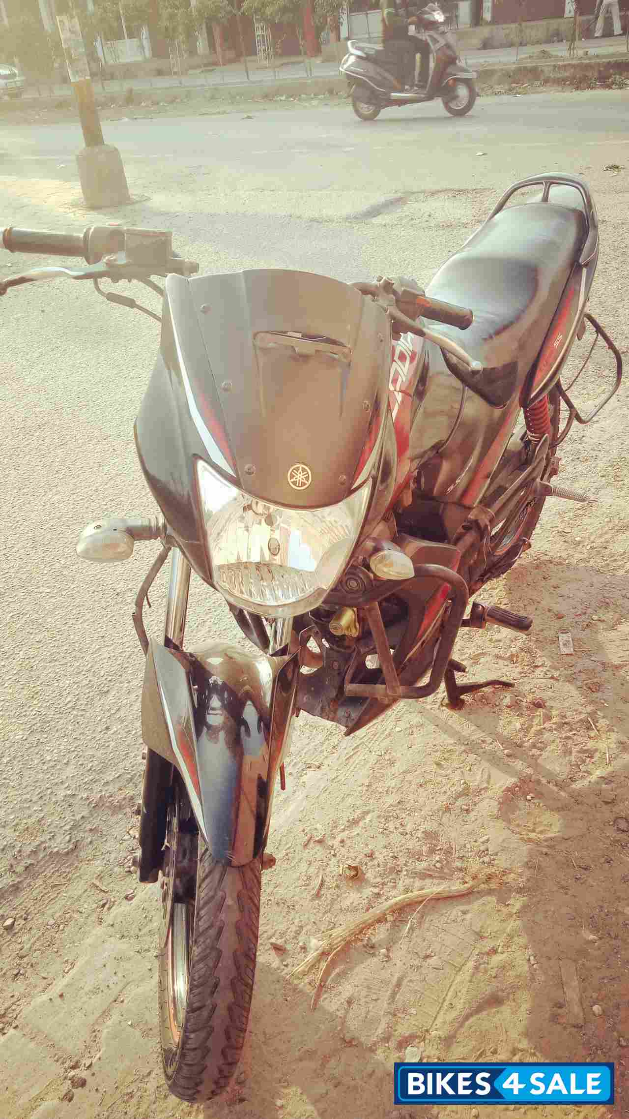 Black And Red. Yamaha Gladiator