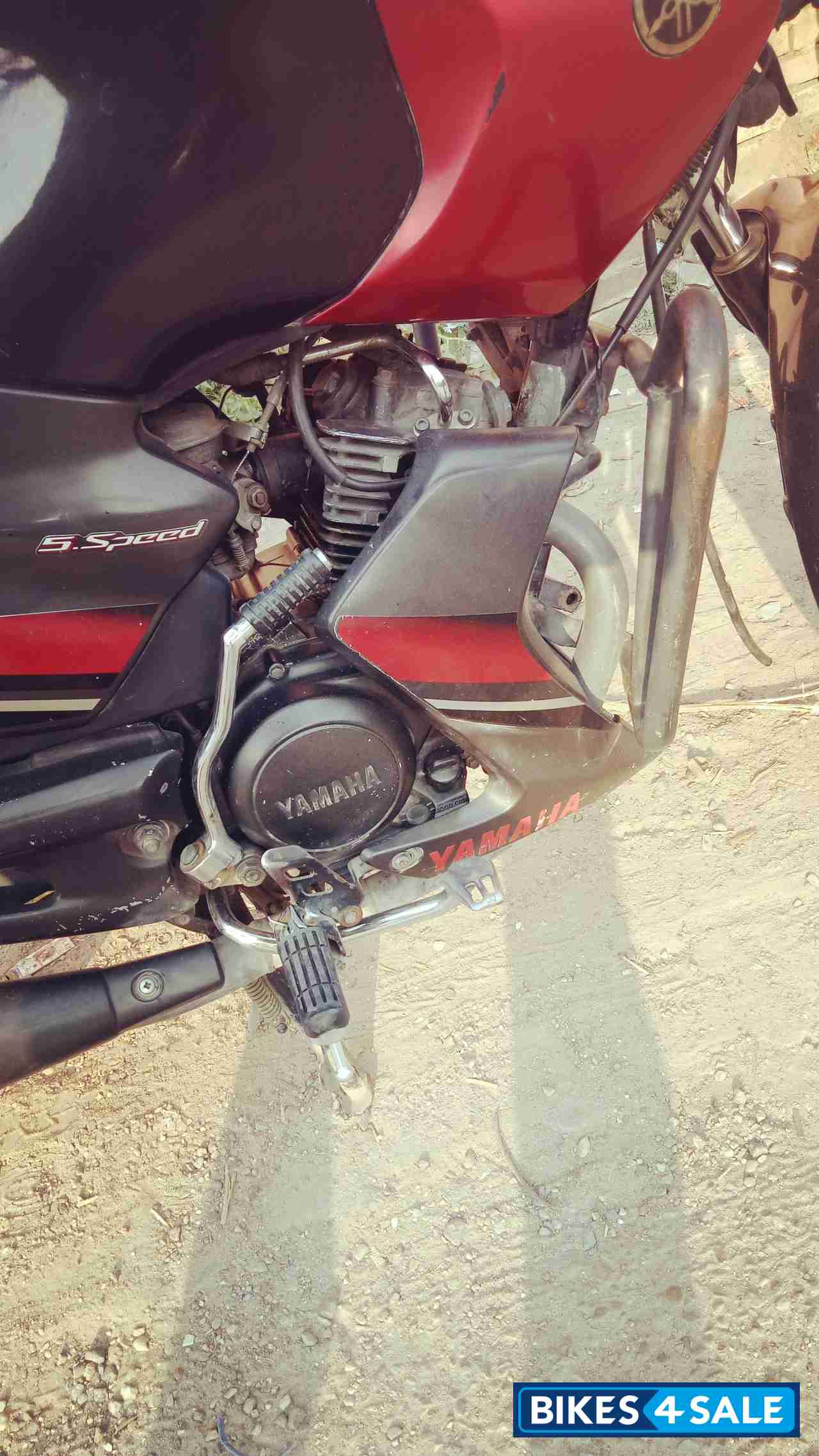 Black And Red. Yamaha Gladiator