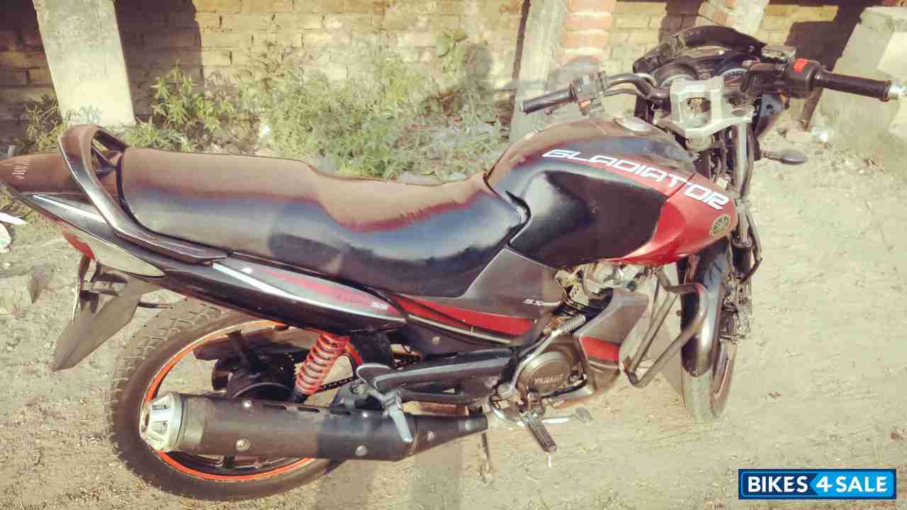 Black And Red. Yamaha Gladiator