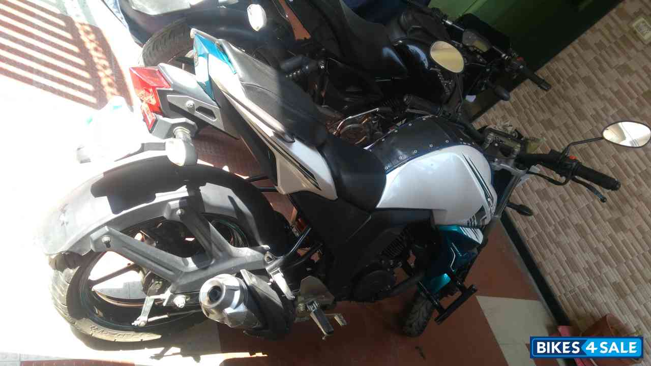 Bluish White Cocktail Yamaha FZ-S FI V2