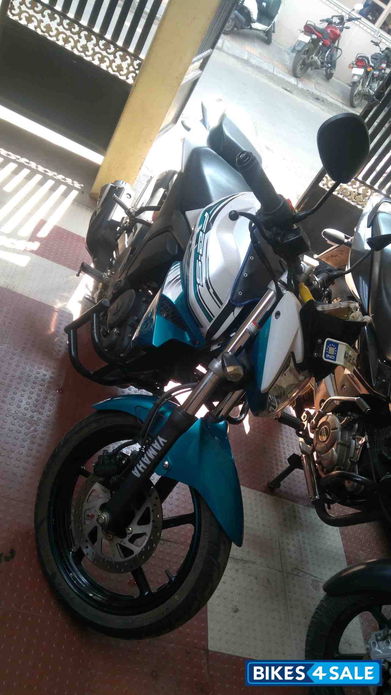 Bluish White Cocktail Yamaha FZ-S FI V2