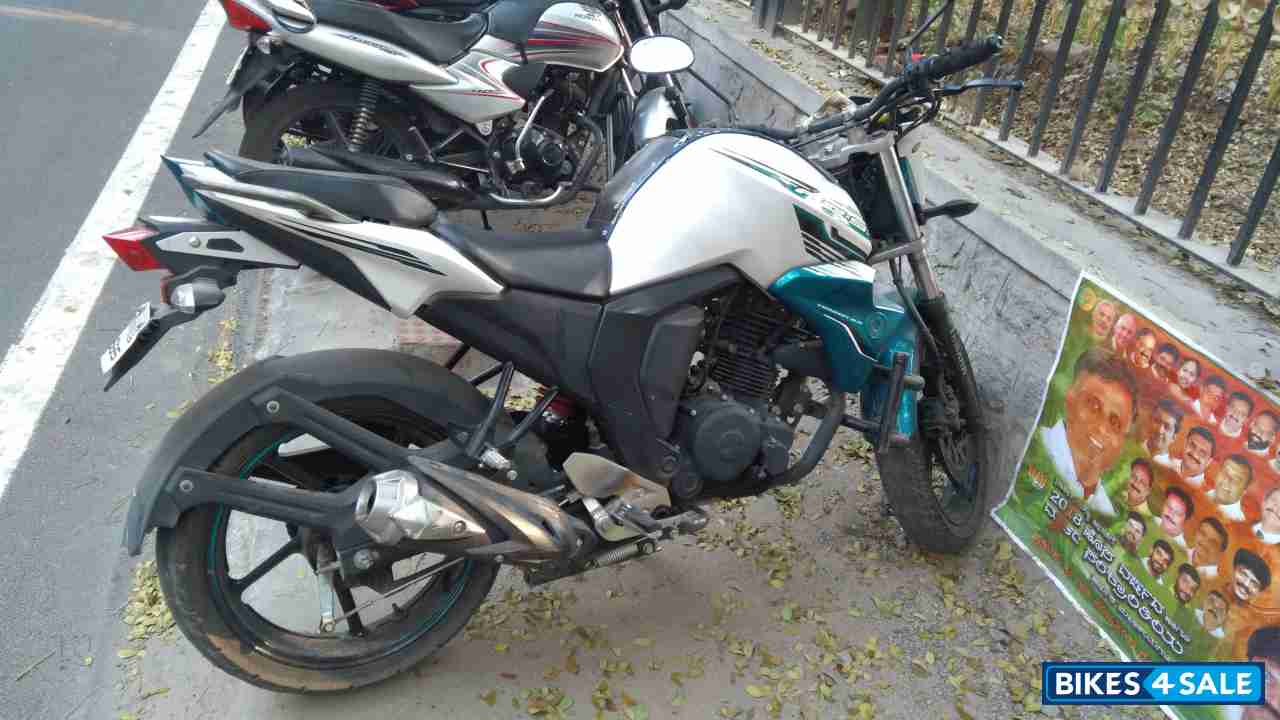 Bluish White Cocktail Yamaha FZ-S FI V2