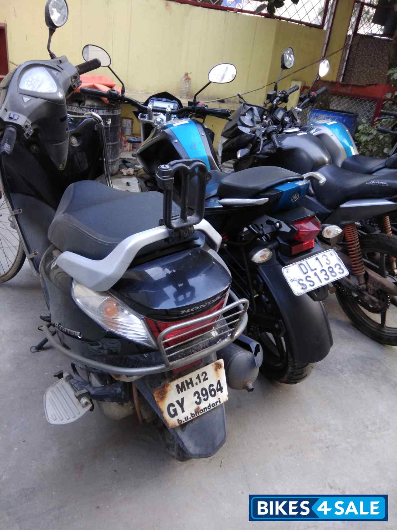 Black Honda Aviator