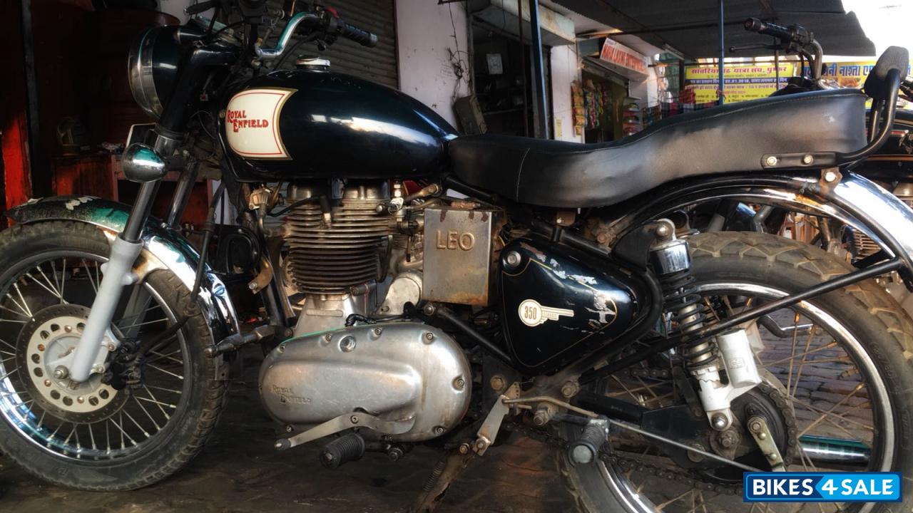 Black Royal Enfield Bullet Electra 5S