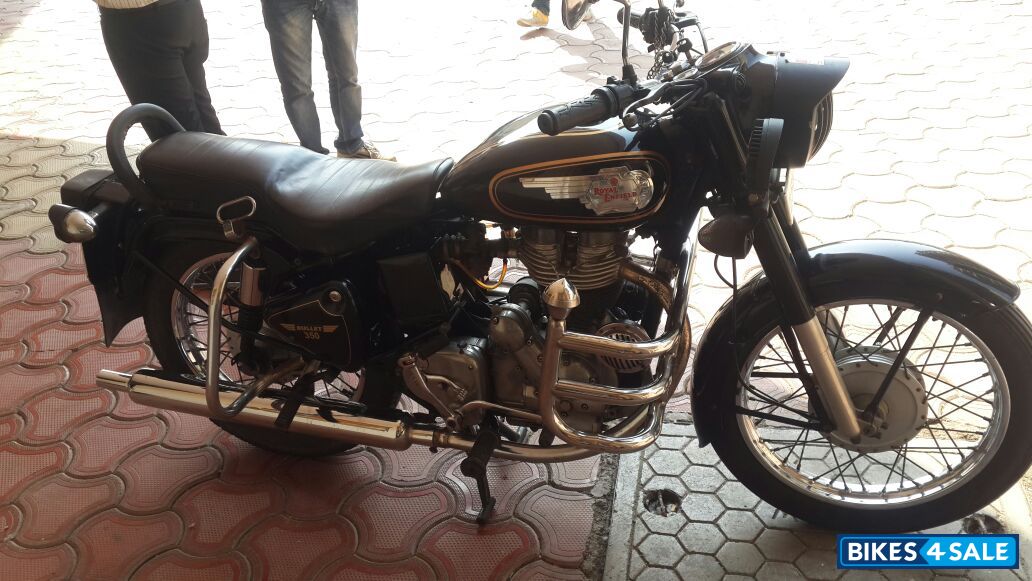 Black Royal Enfield Bullet Standard 350