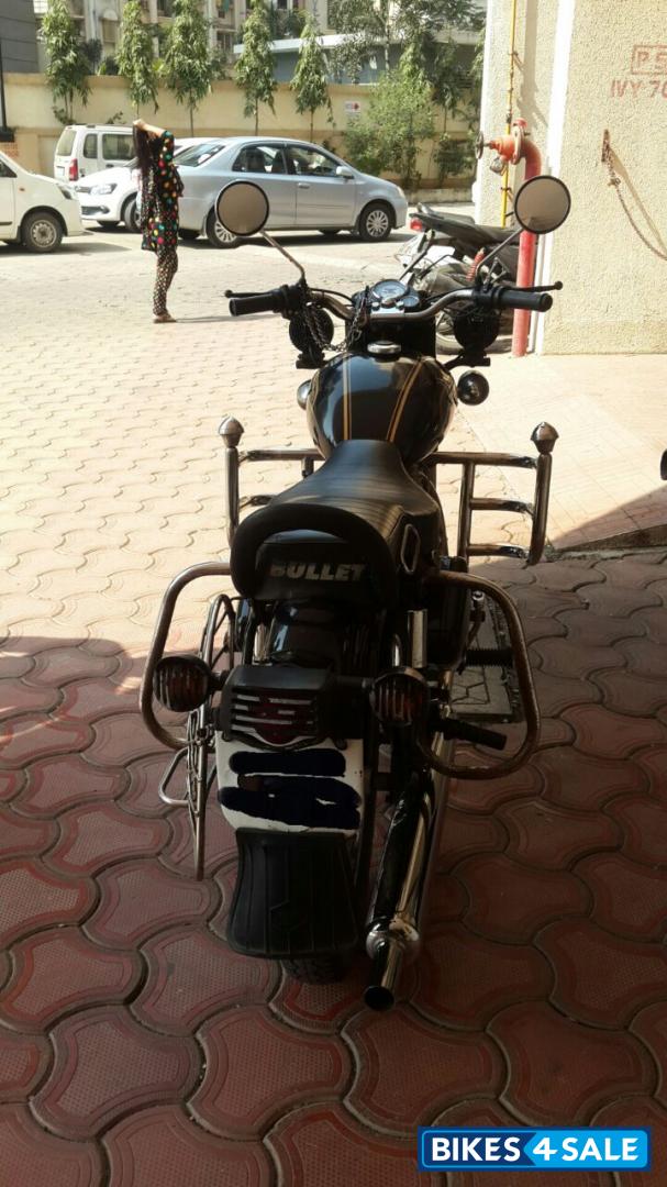 Black Royal Enfield Bullet Standard 350