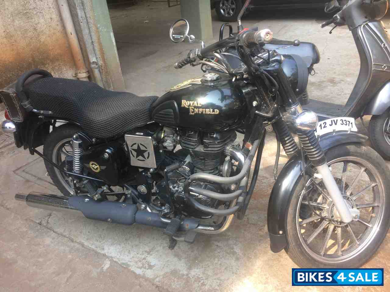 Black Royal Enfield Bullet Electra Twinspark