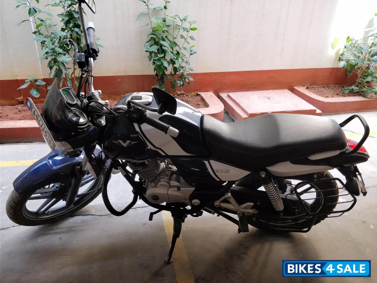 Blue Bajaj V15 Blue Bajaj V15