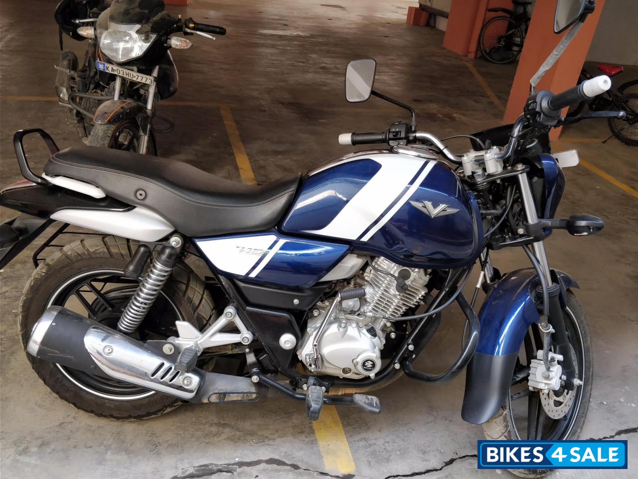 Blue Bajaj V15 Blue Bajaj V15