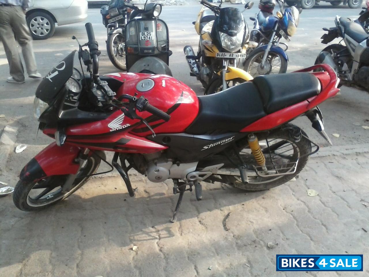 Red Honda CBF Stunner