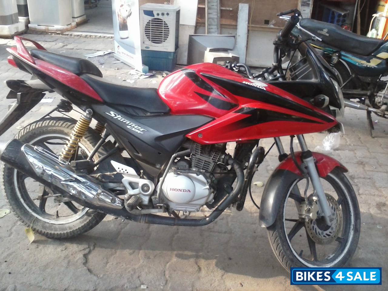 Red Honda CBF Stunner
