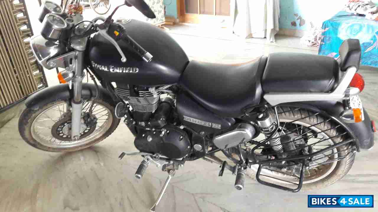 Black Royal Enfield Thunderbird 350