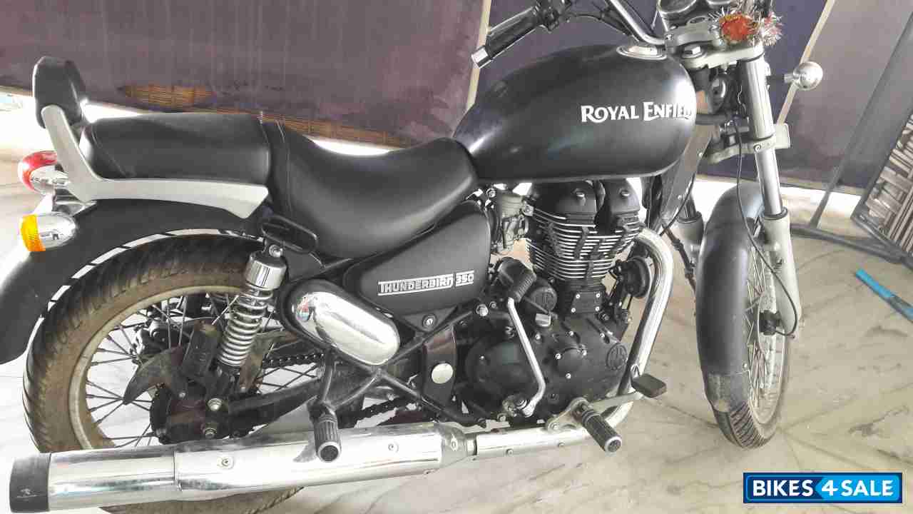 Black Royal Enfield Thunderbird 350 Black Royal Enfield Thunderbird 350