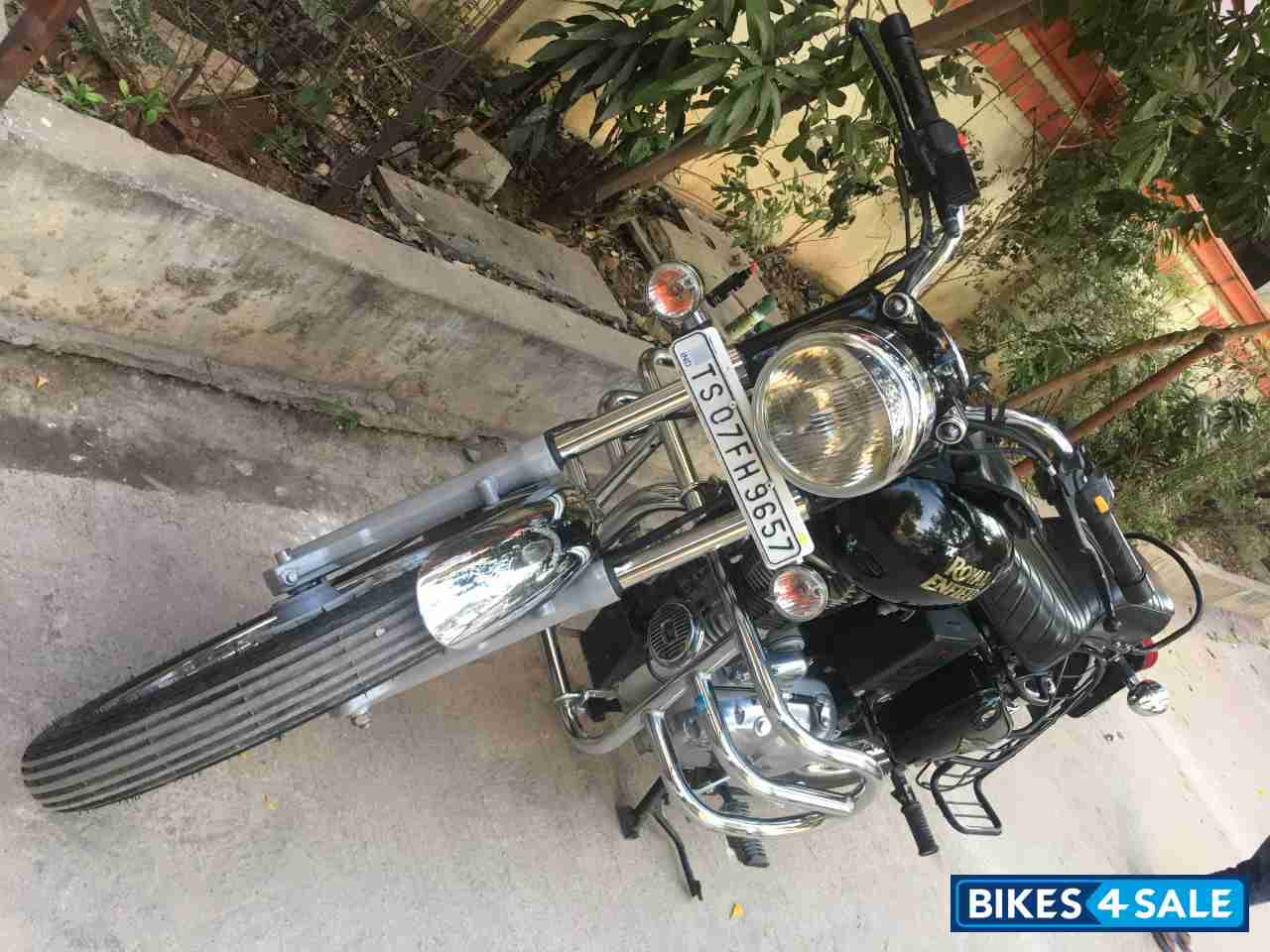 Black Royal Enfield Bullet 350 ES