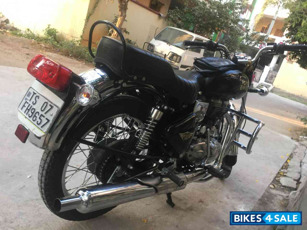 Black Royal Enfield Bullet 350 ES
