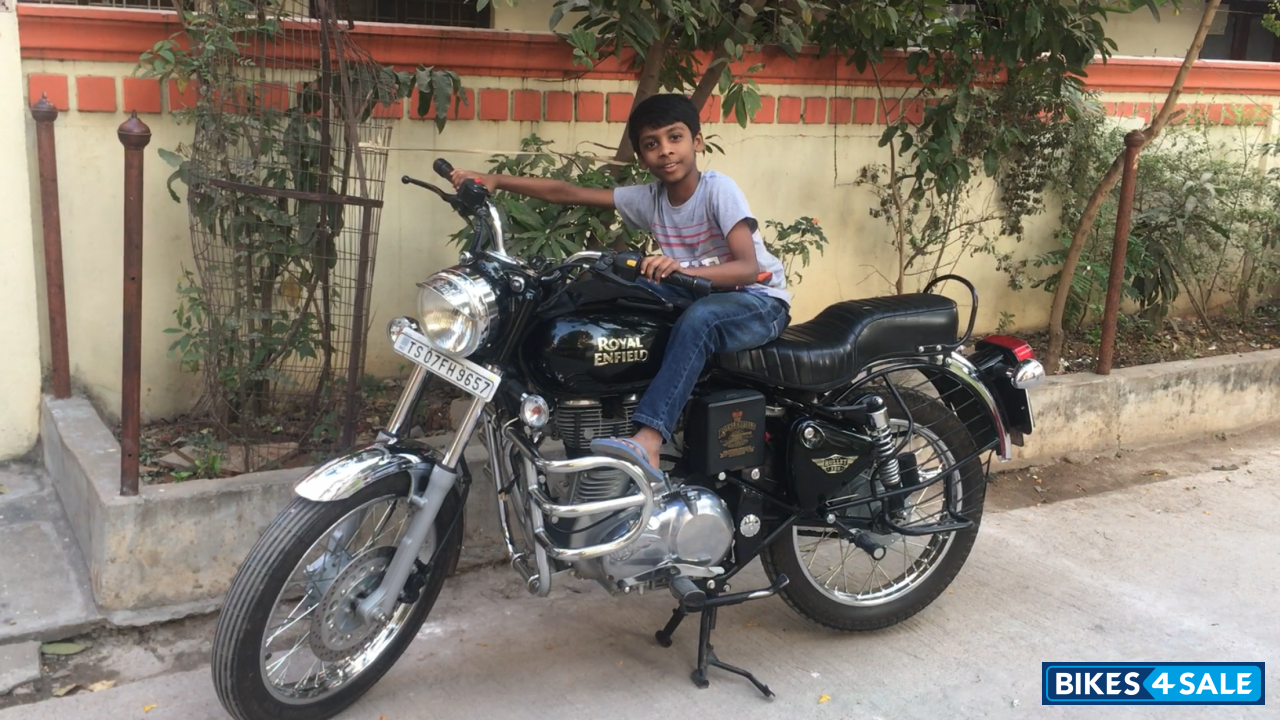 Black Royal Enfield Bullet 350 ES