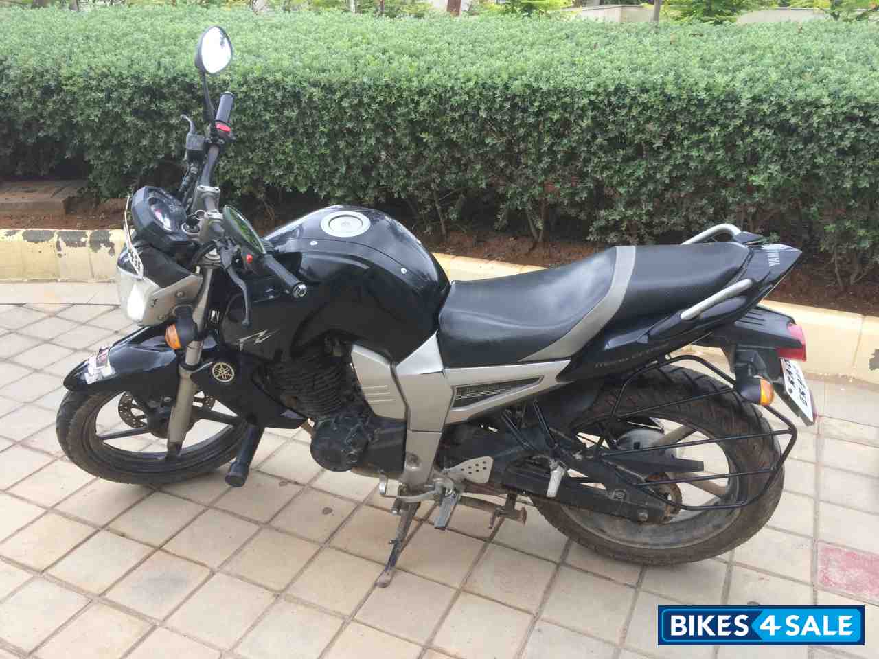 Black Yamaha FZ
