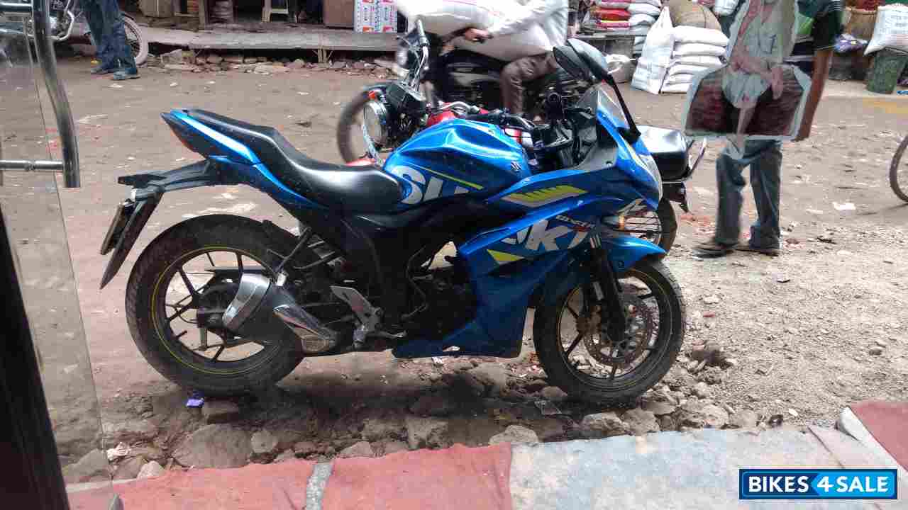 Blue Suzuki GS 150R