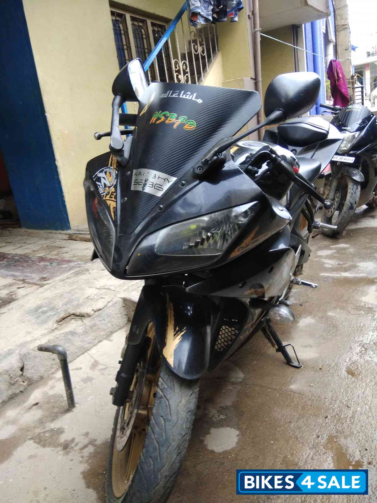 Black N Golden Yamaha YZF R15 V2