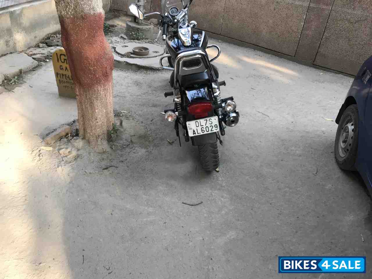 Black Bajaj Avenger Cruise 220