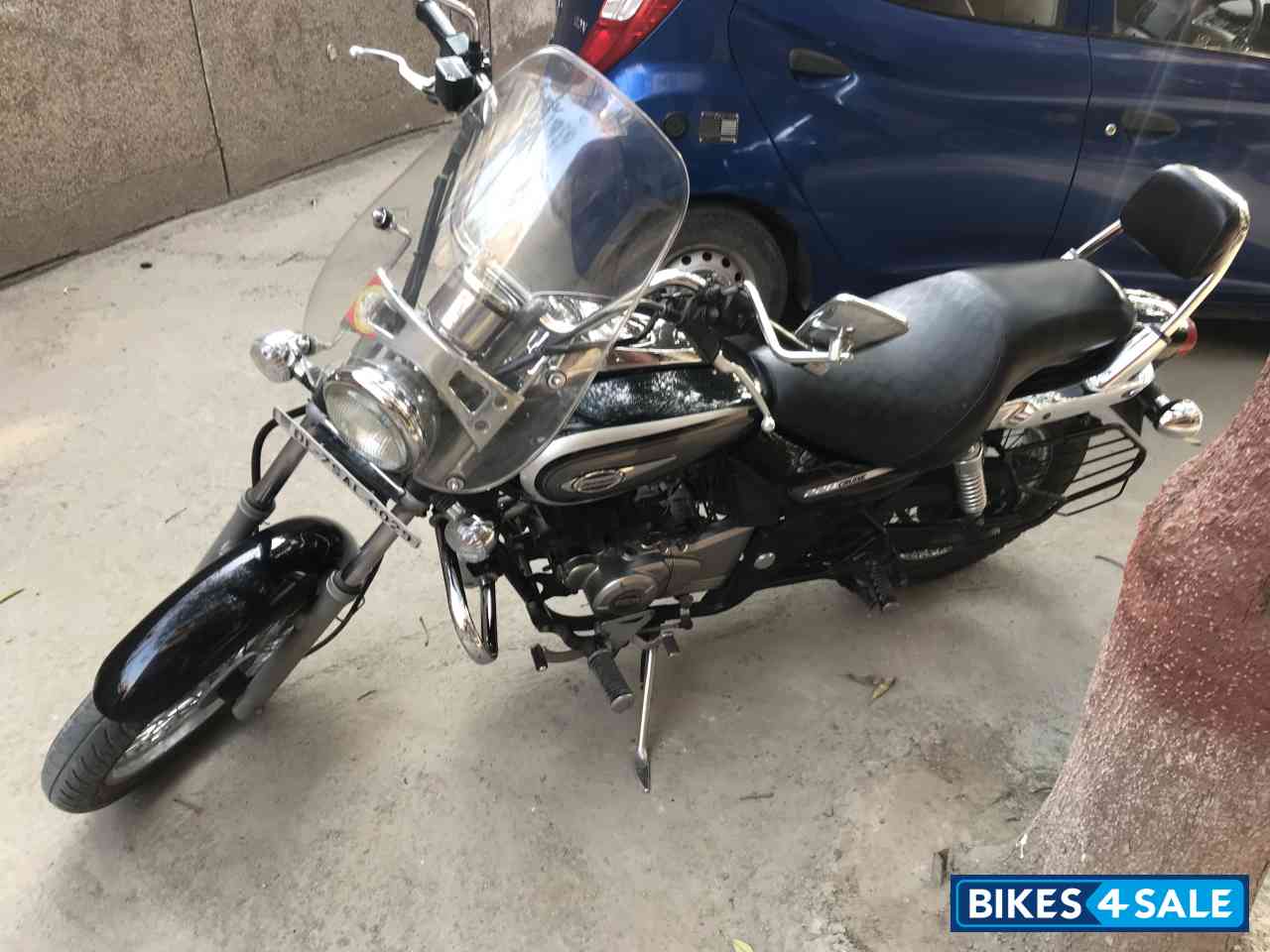 Black Bajaj Avenger Cruise 220