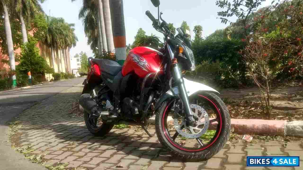 Red-white Yamaha FZ-S