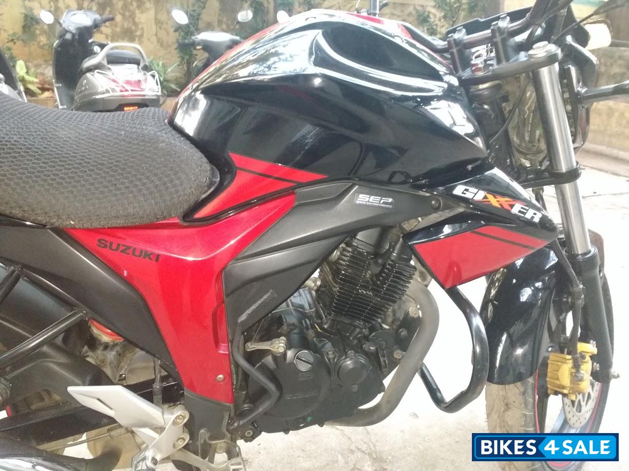 Black Suzuki Gixxer 150 Black Suzuki Gixxer 150