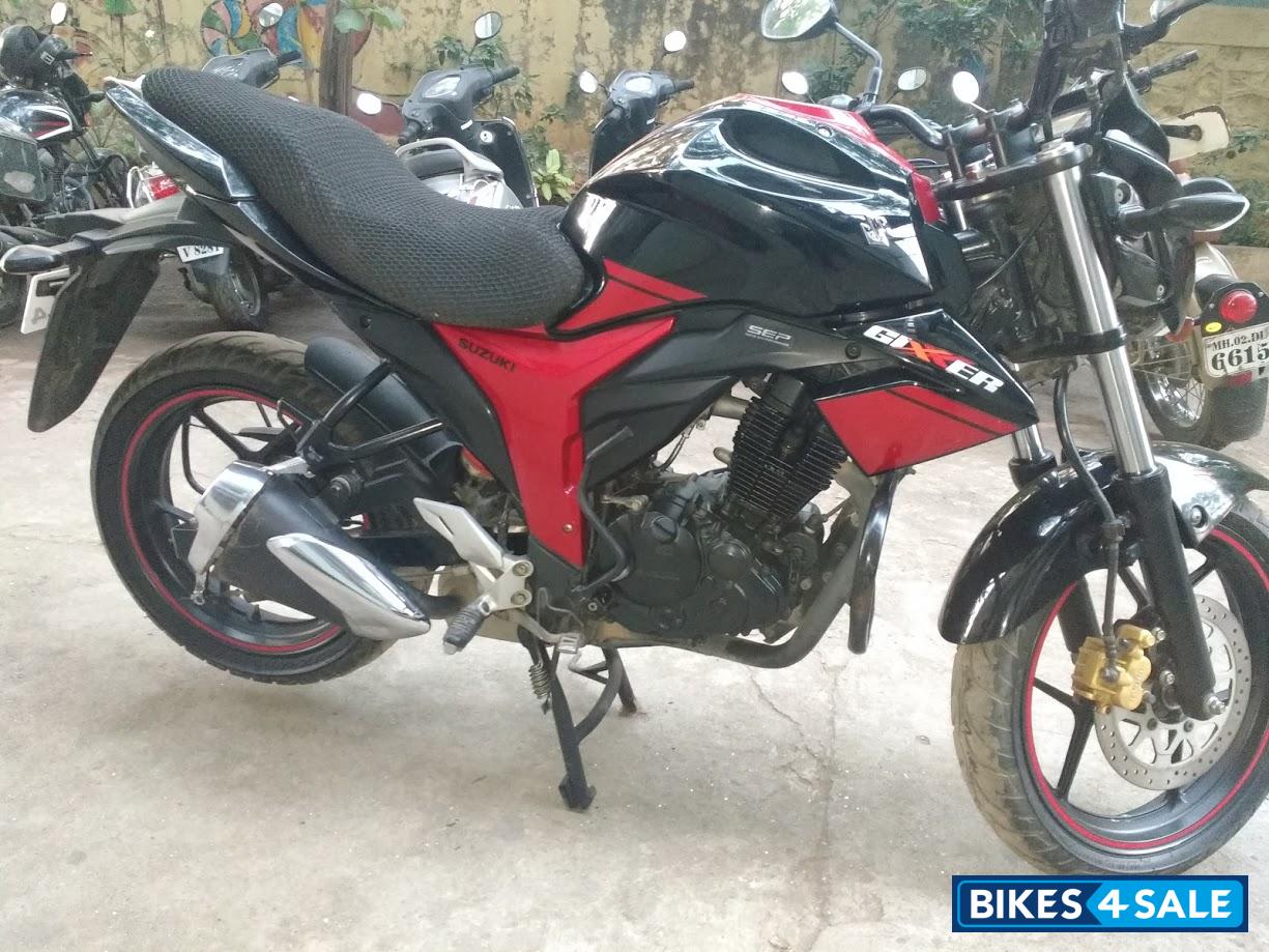 Black Suzuki Gixxer 150 Black Suzuki Gixxer 150