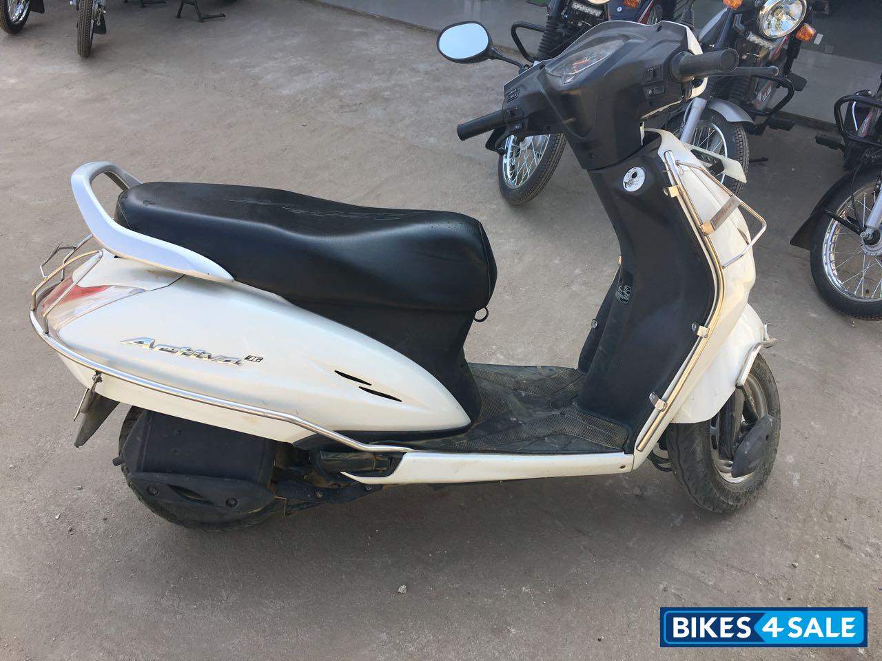 White Honda Activa 3G