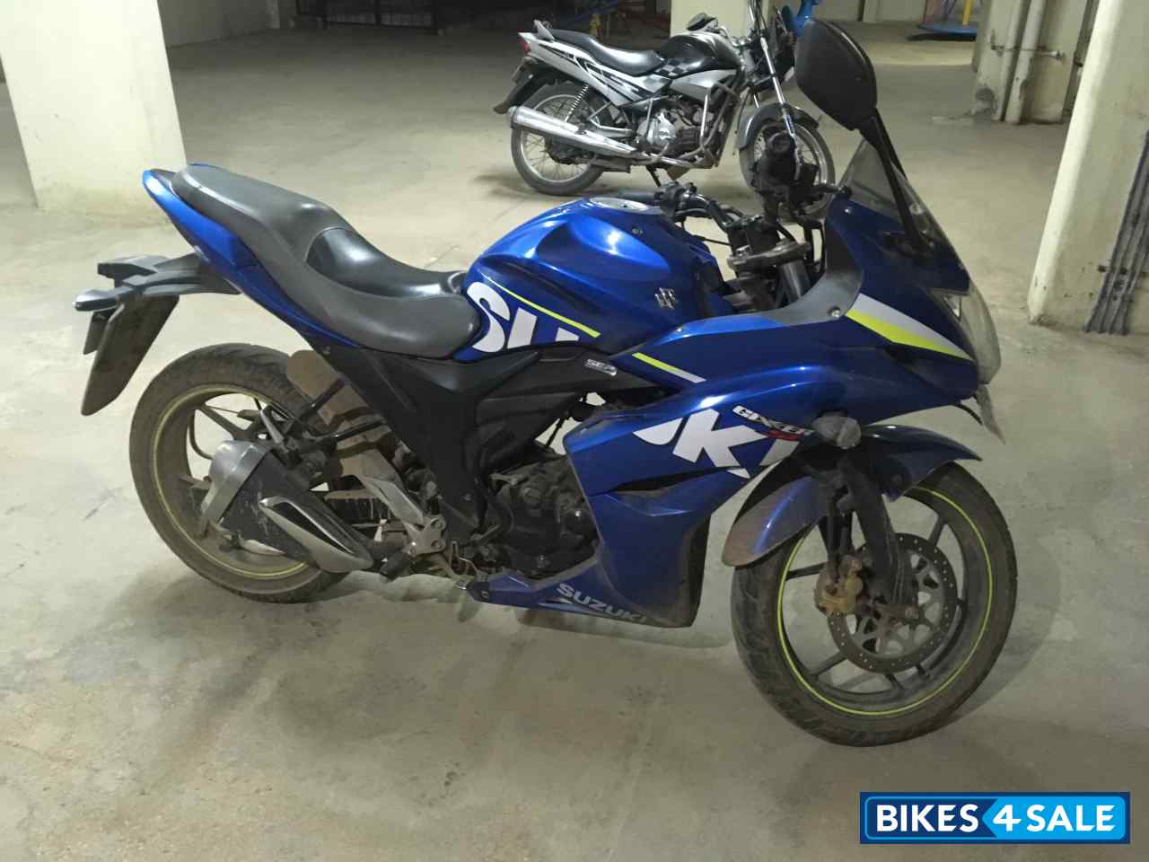 Blue Suzuki Gixxer SF