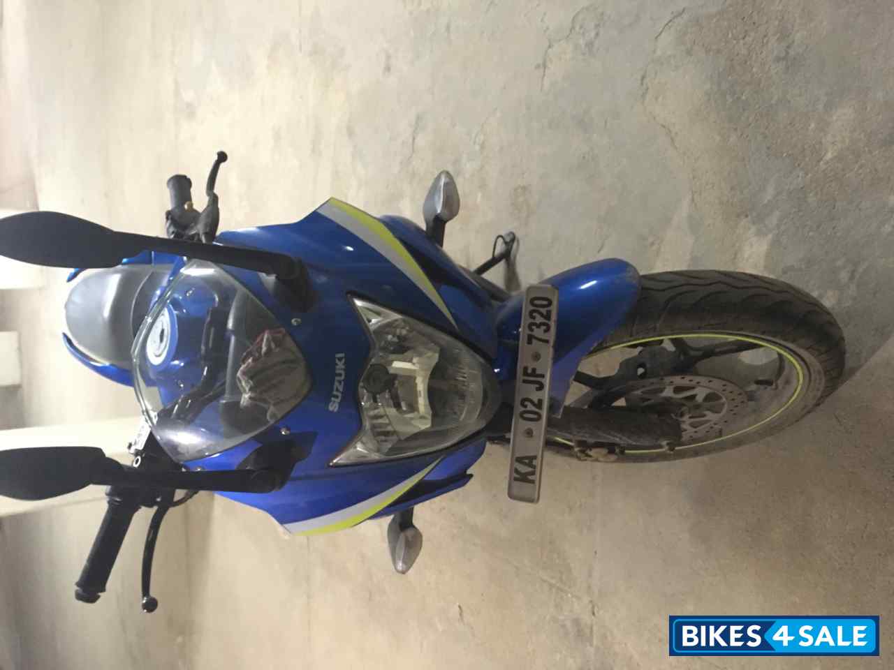 Blue Suzuki Gixxer SF